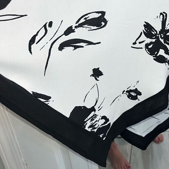 White and black floral assymetrical tunic top size 1XLg - Picture 6 of 10